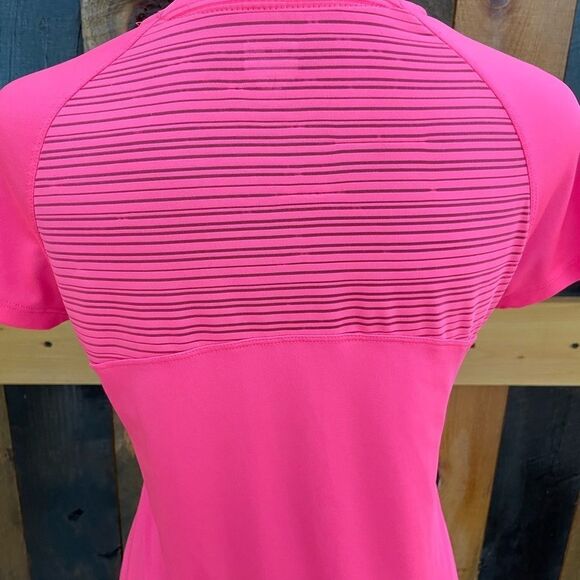 Hind hot pink v neck athletic shirt with mesh inserts, size S - Picture 7 of 8